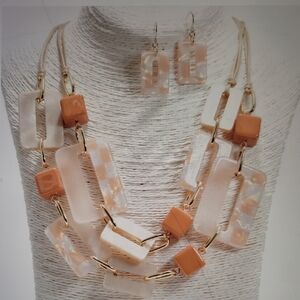Elegant Gold and Cream Necklace Set